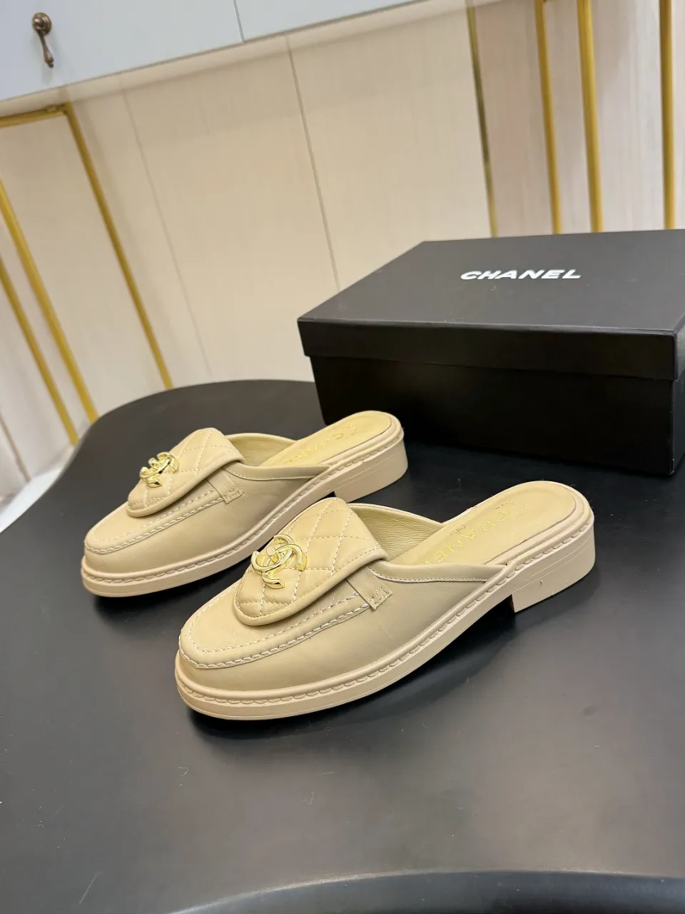 👟👟Ex-factory price 560👟👟 🔥🔥🔥Xiaoxiang official website synchronizes the high version of CHANEL 2025 Chanel top buckle exposed heel shoes, a must-have hot style for early spring, the goddess series, with the elegant and ladylike temperament of the fragrance family, super durable, irresistible, and exciting... ▪️The upper is imported sheepskin ▪️Inside imported sheep lining (same as the original) ▪️Original model opening, genuine leather outsole🇮🇹 ▪️Standard code 35- 41 42 Customized, non-returnable